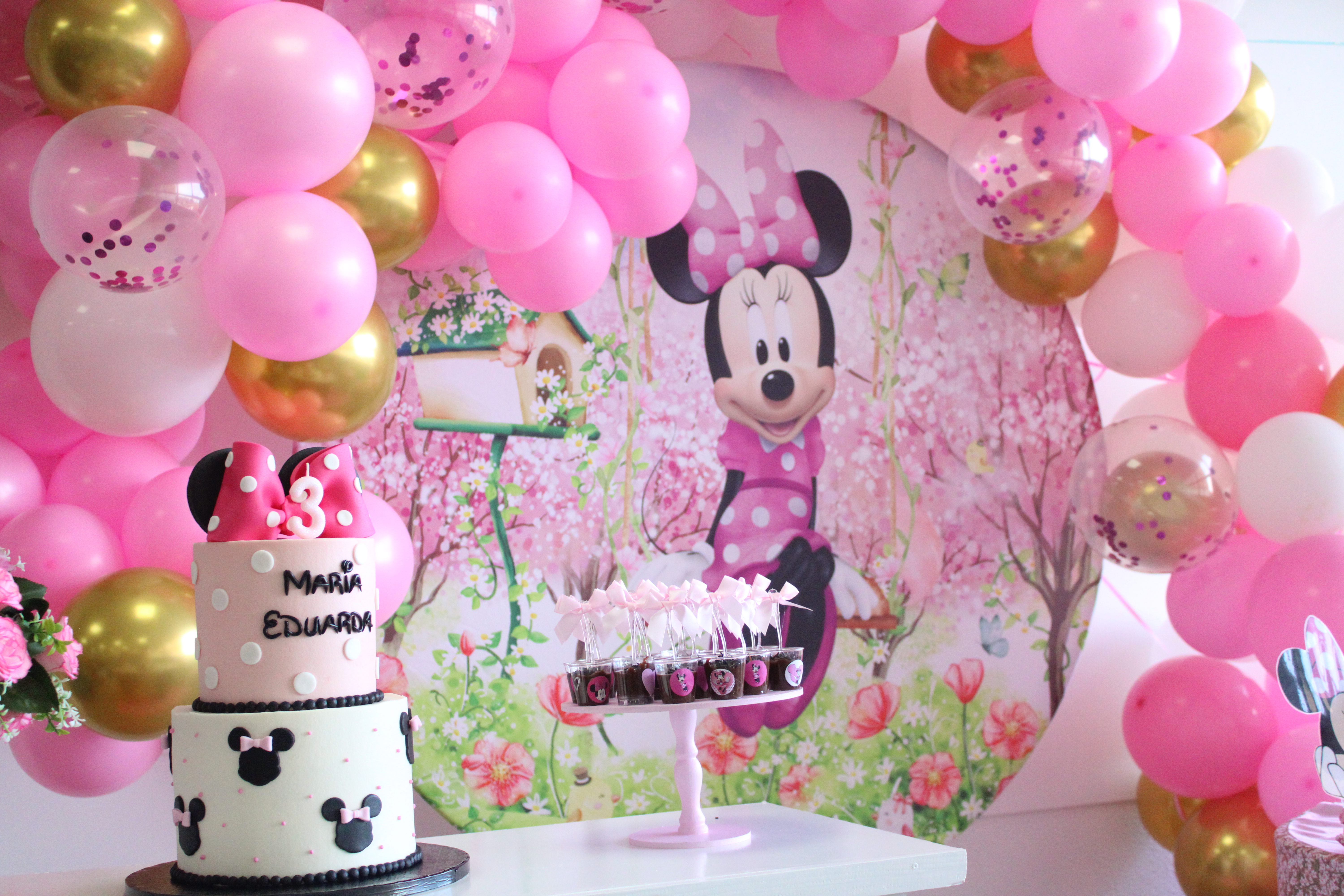 Decoração de aniversário com tema Minnie